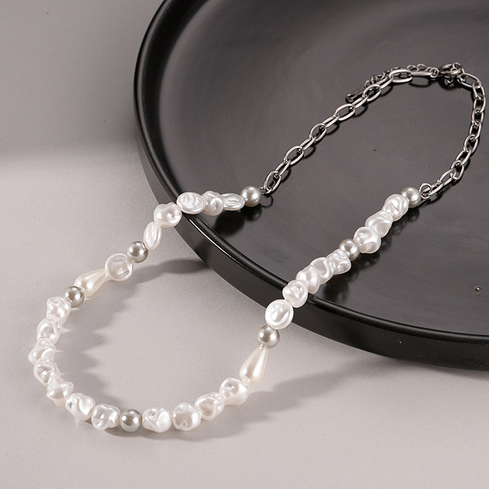 Elegante, romantische, moderne Halskette mit geometrischem Edelstahl-Perlenimitat