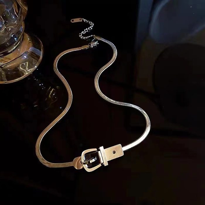 Einfache Halskette mit geometrischer Edelstahlbeschichtung
