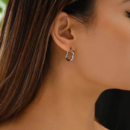 1 paire de boucles d'oreilles créoles en acier inoxydable plaqué or blanc 18 carats, style simple