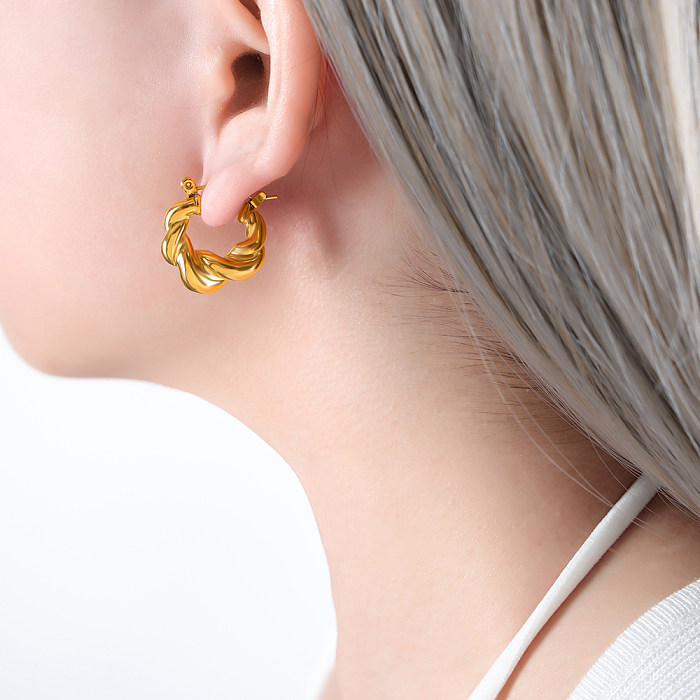 Einfache, einfarbige, gedrehte Edelstahl-Ohrringe mit 18-Karat-Vergoldung