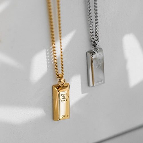 Collar con colgante chapado en oro de 18 quilates con revestimiento de acero inoxidable y rectángulo de letra de estilo simple