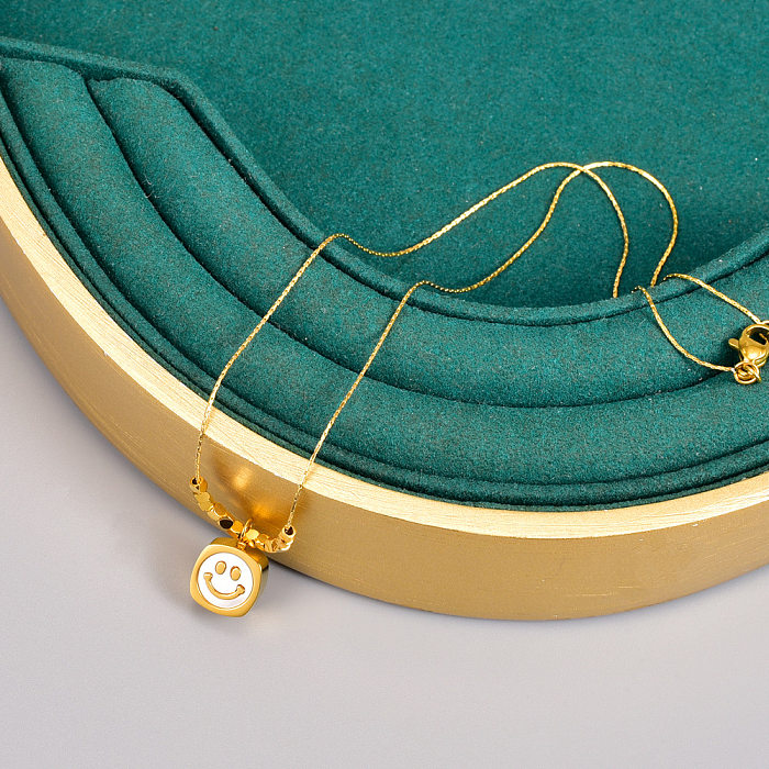 Collier avec pendentif en forme de coquillage plaqué or en acier inoxydable avec visage souriant à la mode
