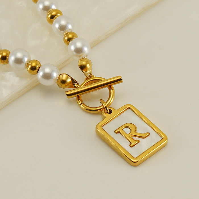 Elegante Halskette mit Buchstaben-Anhänger im französischen Stil, Edelstahl, Perlmutt-Inlay, Muschel, 18 Karat vergoldet