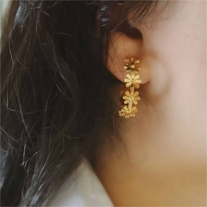 1 Paar schlichte Gänseblümchen-Ohrringe aus Edelstahl mit 18-Karat-Vergoldung