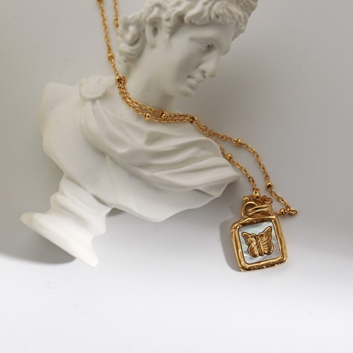 Collier pendentif plaqué or 18 carats avec incrustation de placage en acier inoxydable papillon rétro