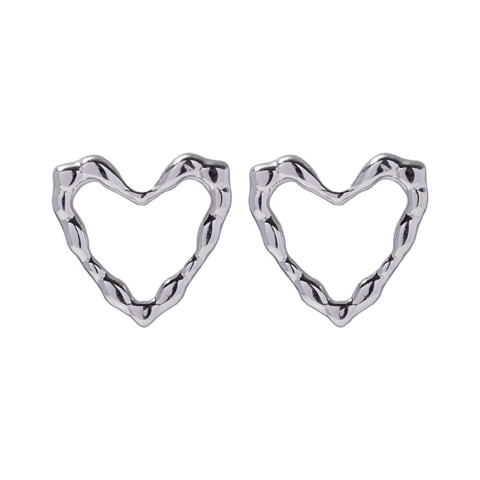 1 paire de clous d'oreilles en acier inoxydable, Style Simple, plaqué en forme de cœur, ajouré