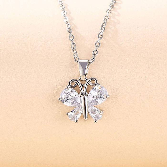 Collier pendentif élégant en forme de fleur ronde et de papillon en acier inoxydable avec incrustation de zircon plaqué or 18 carats