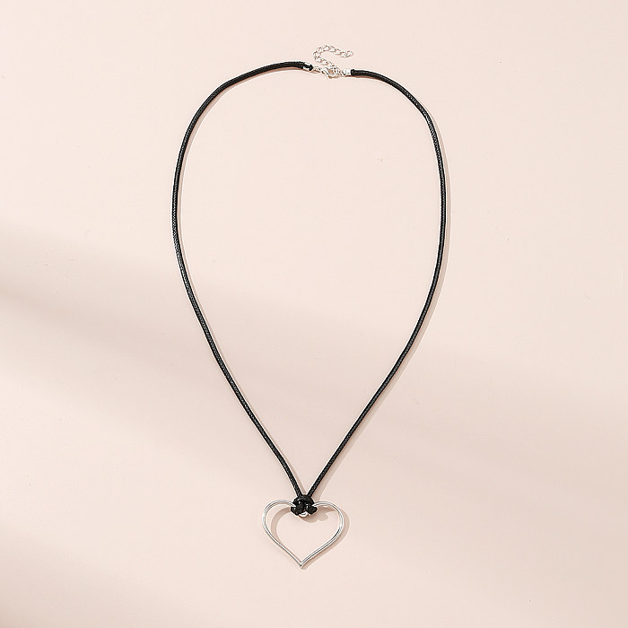 Collier pendentif en alliage d'acier inoxydable, Style classique, en forme de cœur, plaqué argent, corde en cuir, plaqué argent