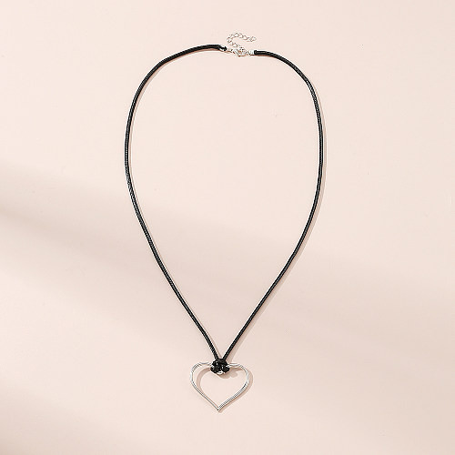 Estilo simples estilo clássico formato de coração liga de aço inoxidável corda de couro chapeamento colar pingente banhado a prata