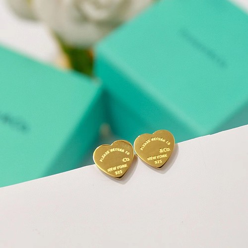 1 par de brincos de orelha de aço em formato de coração com letras de estilo simples