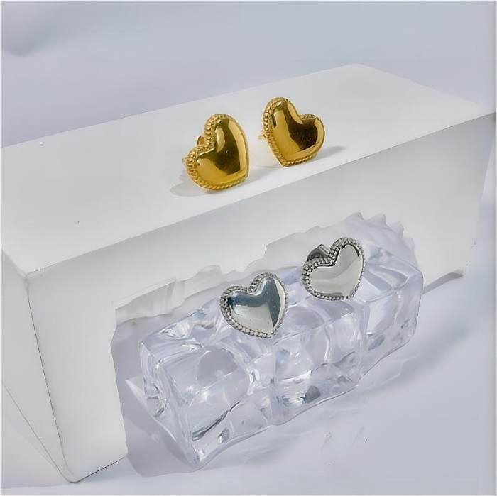 زوج واحد من أقراط الأذن المطلية بالذهب عيار 1 قيراط من الفولاذ المقاوم للصدأ على شكل قلب بتصميم كلاسيكي