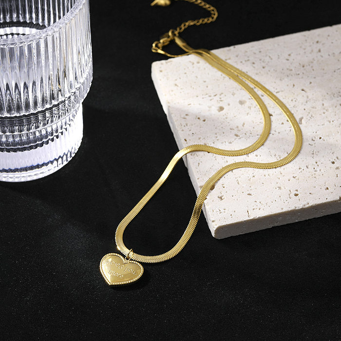 Collar colgante chapado en oro de 18 quilates con revestimiento de acero inoxidable en forma de corazón de estilo simple
