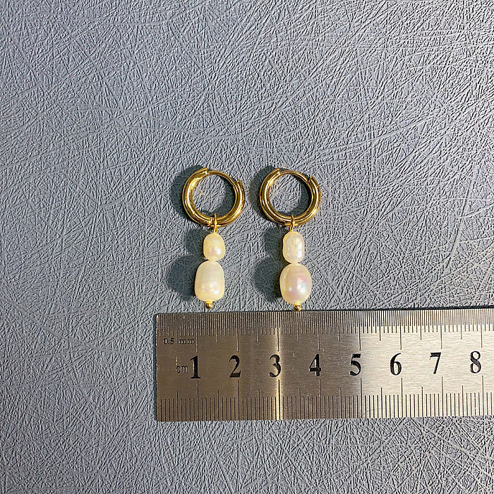 1 par de pendientes chapados en oro de 18 quilates con perlas de agua dulce redondas de estilo Simple y elegante