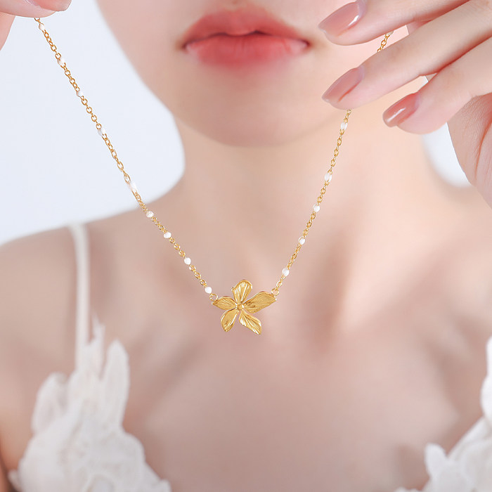 Süße Blumen-Anhänger-Halskette mit künstlicher Perle, Edelstahl, Emaille-Beschichtung, 18 Karat vergoldet