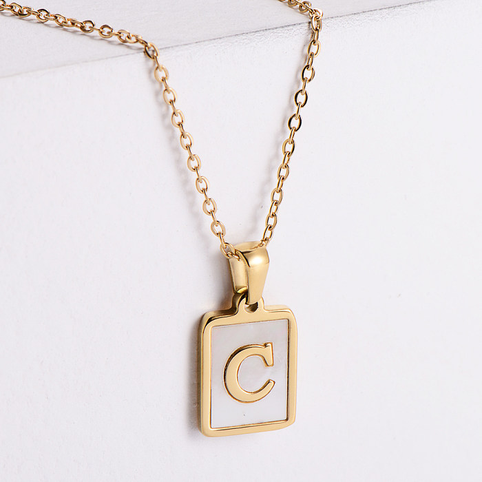 18-karätiges Gold-Edelstahl-Quadrat-Marken-Halskette mit weißen Muschelbuchstaben