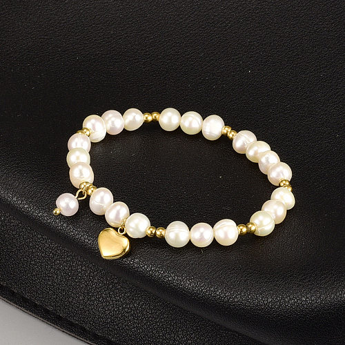 Bracelet avec pendentif en forme de cœur et de perles rondes en acier titane plaqué or 18 carats de style vintage