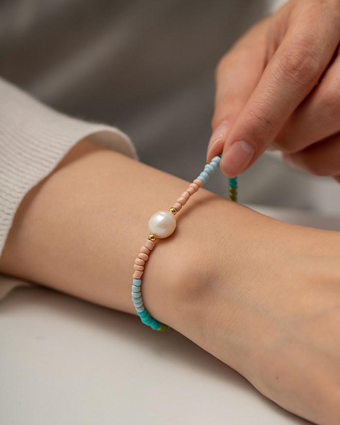 Bracelets plaqués or 18 carats avec perles d'eau douce colorées en acier inoxydable, en vrac