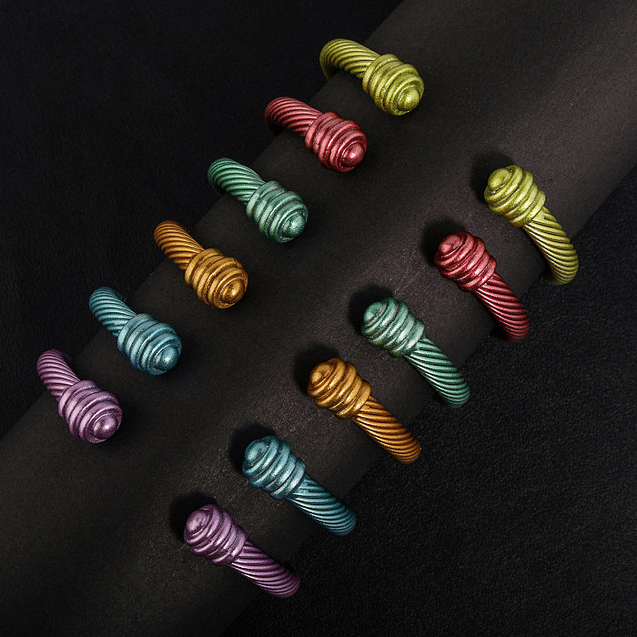 Schlichter Stil, einfarbige Manschettenarmbänder aus Edelstahl mit Einbrennlackierung