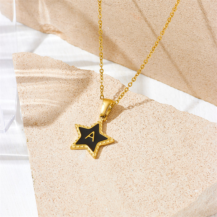 Collier pendentif plaqué or avec lettre et étoile de style simple, placage en acier inoxydable