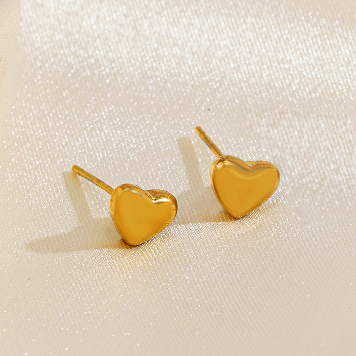 1 paire de clous d'oreilles en acier inoxydable plaqué or 18 carats, Style Simple et décontracté, en forme de cœur
