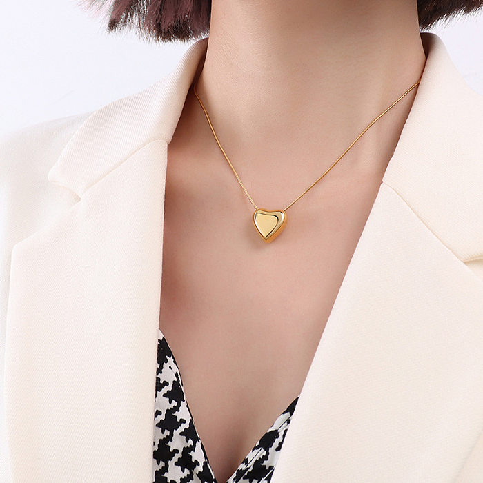Marka Ins européen et américain ornement simple coeur en forme de coeur amour coeur pendentif collier en acier inoxydable 18K chaîne de clavicule dorée P059