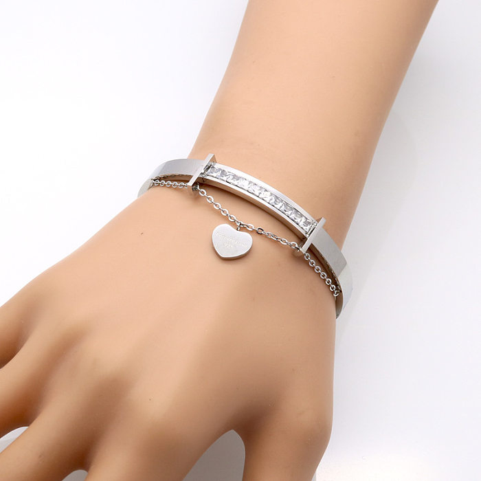 Bracelet à la mode en forme de cœur avec incrustation de strass en acier titane