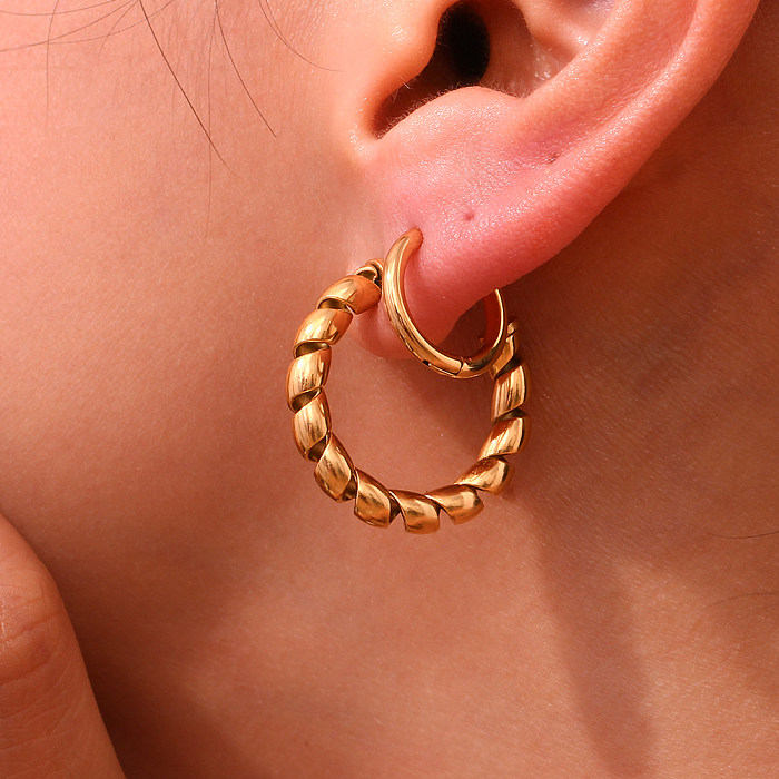 1 Paar klassische, einfarbige Edelstahl-Ohrringe mit 18-Karat-Vergoldung
