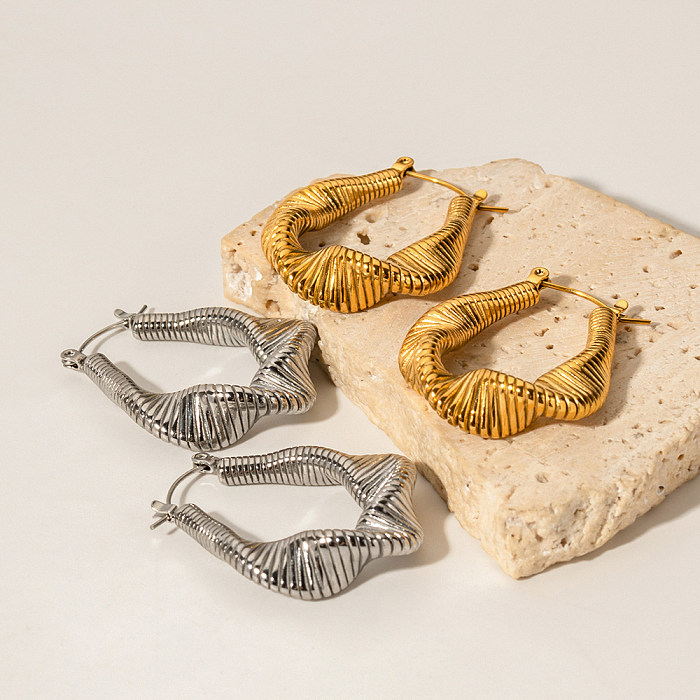 1 paire de boucles d'oreilles créoles plaquées or 18 carats, style moderne, couleur unie, rayures en spirale, acier inoxydable
