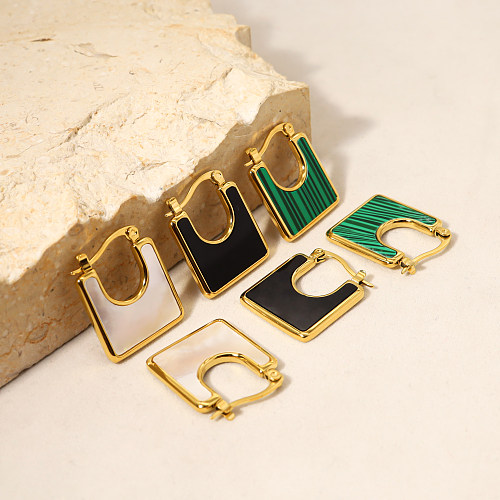 زوج واحد من الأقراط الحلقية المطلية بالفولاذ المقاوم للصدأ على شكل حرف U غير رسمية ومطلية بالذهب عيار 1 قيراط