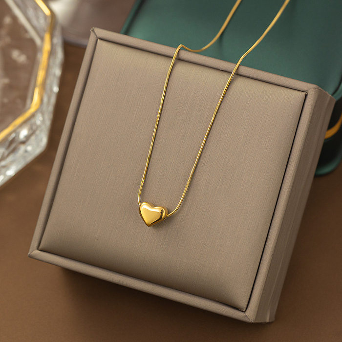 Collier pendentif plaqué en acier inoxydable en forme de cœur de style moderne