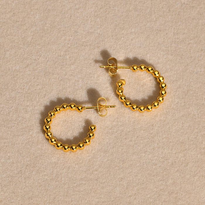 زوج واحد من أقراط الأذن المطلية بالذهب عيار 1 قيراط والمطلية بالفولاذ المقاوم للصدأ على شكل حرف C بتصميم بسيط