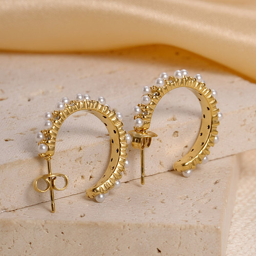 1 par de pendientes chapados en oro con perlas artificiales de acero inoxidable con incrustaciones en forma de C de estilo sencillo y dulce