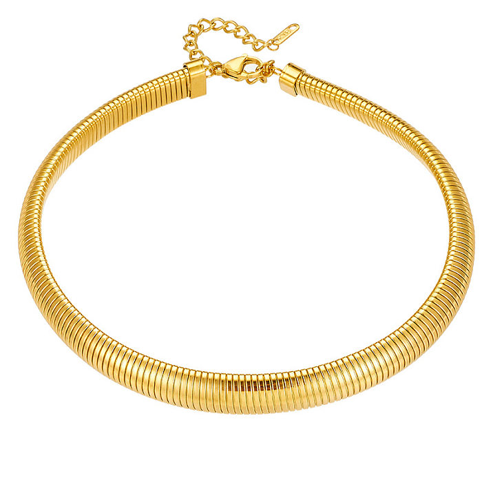 Venta caliente europea y americana Collar de anillo de serpiente elástico Chapado en acero inoxidable 18K Patrón en espiral Cadena de huesos de serpiente elástica gitana