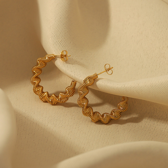 Pendientes chapados en oro de 18 quilates geométricos en forma de C con espiral de acero inoxidable nuevos europeos y americanos de estilo antiguo chino