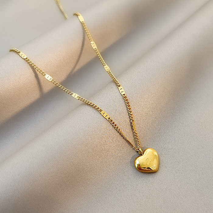 Collier de placage en acier inoxydable en forme de coeur de style simple à la mode