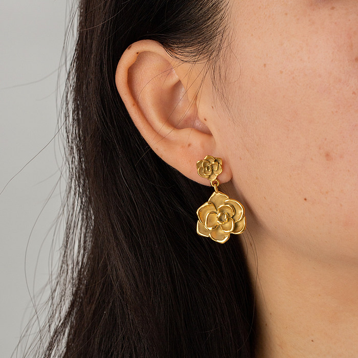 1 paire de boucles d'oreilles pendantes en acier inoxydable plaqué or 18 carats de style IG