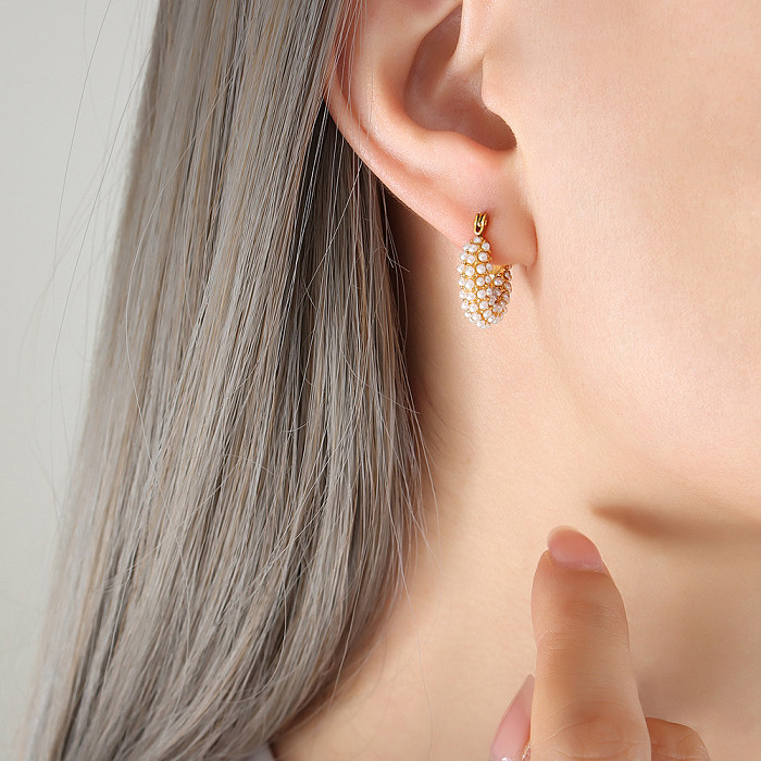 1 paire de boucles d'oreilles plaquées or 18 carats, style baroque élégant, en forme de U, incrustation de perles artificielles en acier inoxydable