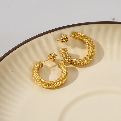 1 par de pinos de orelha banhados a ouro 18k, estilo ig, elegante, moderno, forma c, polimento torcido, tridimensional, aço inoxidável