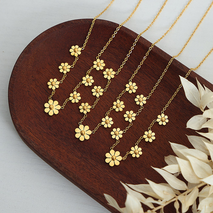 Collar chapado en oro de 18 quilates con revestimiento de acero inoxidable y flor pastoral dulce