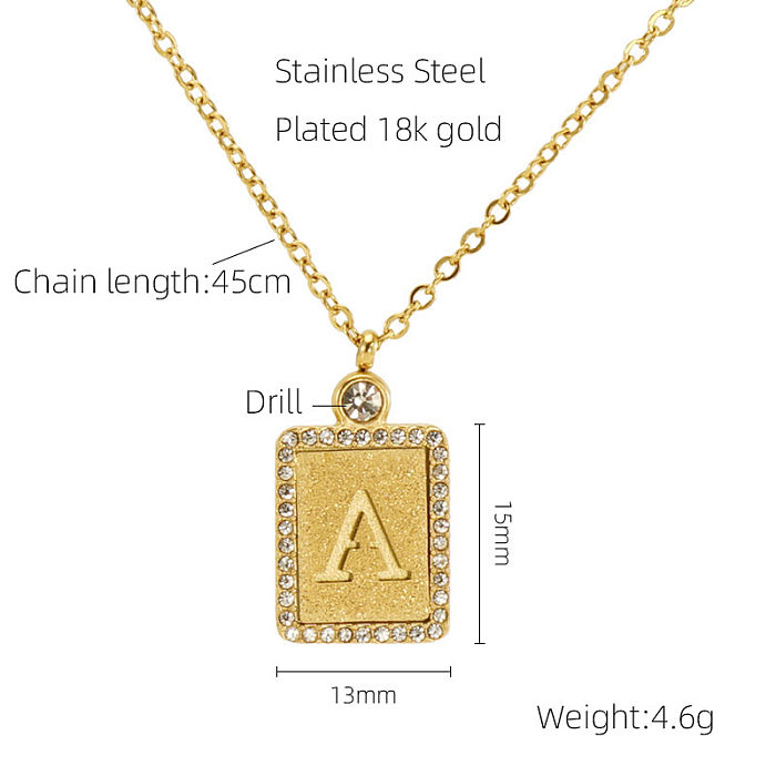 Collar con colgante chapado en oro de 18 quilates con incrustaciones de acero inoxidable con letras de viaje de estilo francés informal