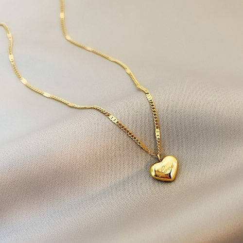 Colar com pingente banhado a ouro 18K em formato de coração retrô em aço inoxidável