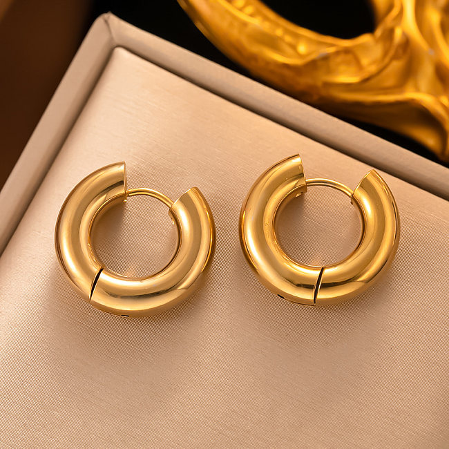 1 par de pendientes chapados en oro de 18 quilates de acero inoxidable con revestimiento redondo de estilo simple retro