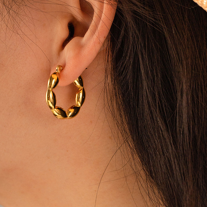 1 paire de boucles d'oreilles créoles plaquées or 18 carats en acier inoxydable plaqué couleur unie de style moderne