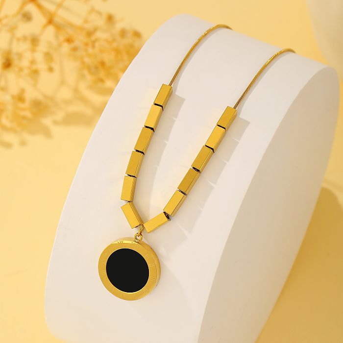 Collier pendentif élégant en forme de cœur avec chiffres romains et plaqué or 18 carats en acier inoxydable