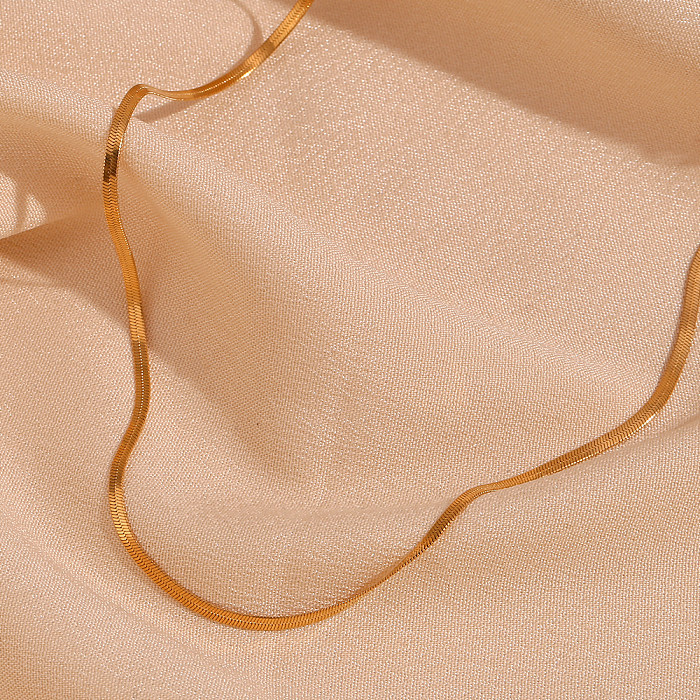 Einfache, klassische Halskette mit einfarbiger Edelstahlbeschichtung und 18-Karat-Vergoldung