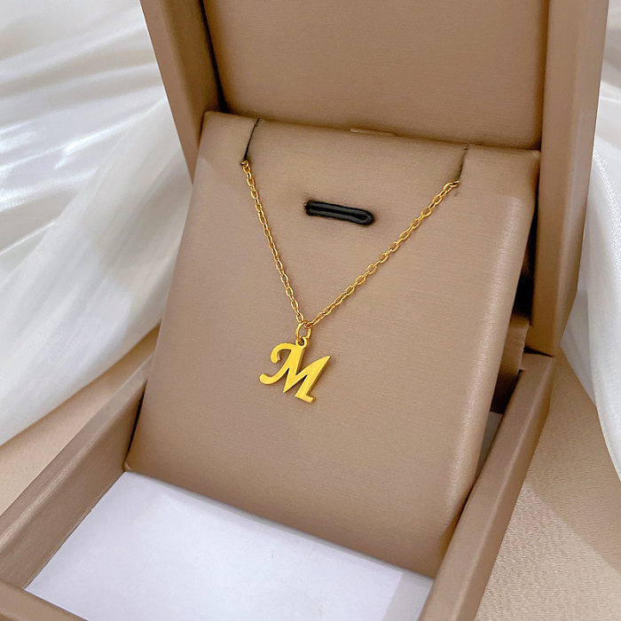 Einfache Halskette mit Buchstaben-Anhänger aus Edelstahl mit Kupferbeschichtung und vergoldetem Anhänger