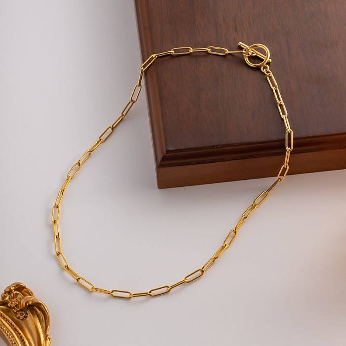Elegante schlichte Halskette im klassischen Stil aus einfarbigem Edelstahl mit Knebelverschluss