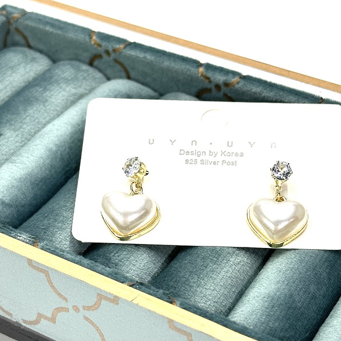 1 par de pendientes colgantes elegantes con forma de corazón con incrustaciones de perlas artificiales de acero inoxidable y diamantes de imitación