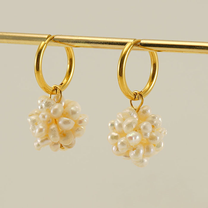 1 par de pendientes colgantes chapados en oro de 18 quilates con perlas de agua dulce de acero inoxidable con revestimiento geométrico elegante