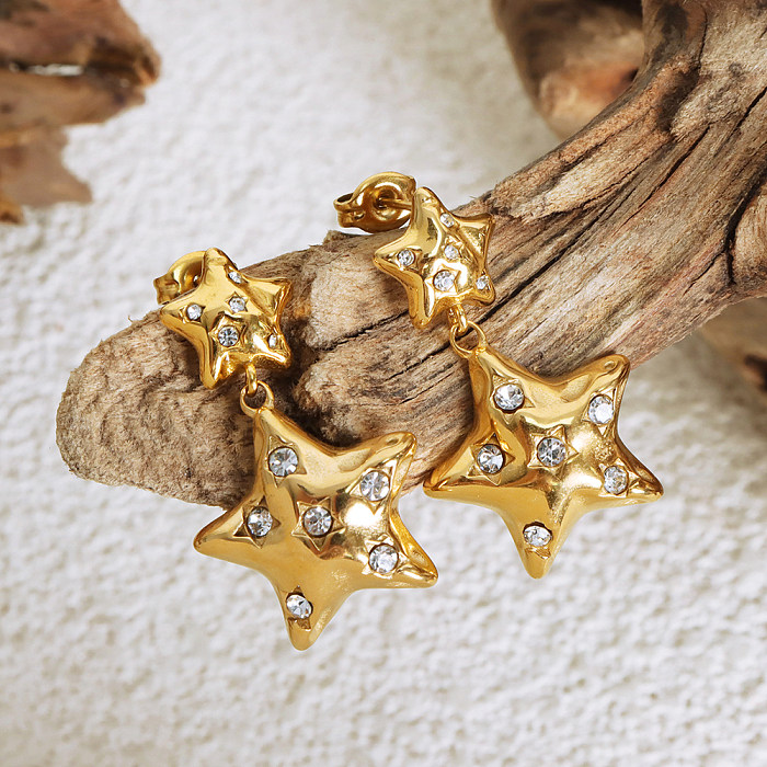 1 par de lujosos pendientes chapados en oro de 18 quilates con incrustaciones de pentagrama y diamantes de imitación de acero inoxidable